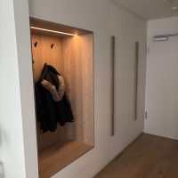 garderobe-mit-jacke