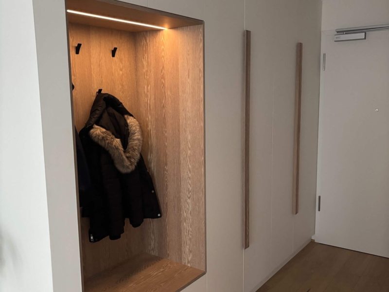 garderobe-mit-jacke